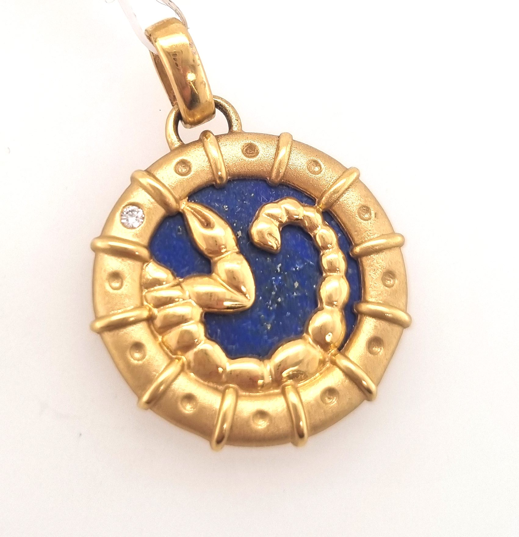 Pendentif médaille scorpion or jaune 18K avec lapis lazuli et 0.02ct diamant naturel ( dernier model )