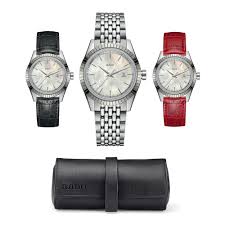 # Montre dame Rado HyperChrome Classic quartz avec un magnifique cadran en nacre et acier inoxydable 35 mm