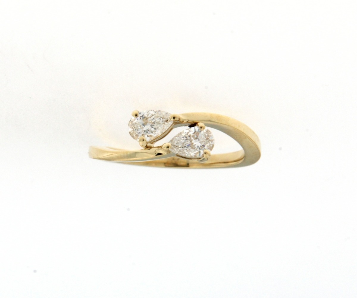 # Bague toi et moi en or jaune 18k avec 2 diamants poids total 0.64ct, diamants naturels Si G-H taille en forme de poire