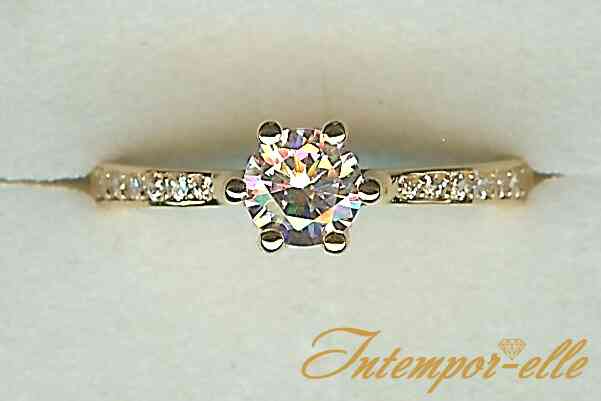 Bague solitaire or jaune 18K avec zircon