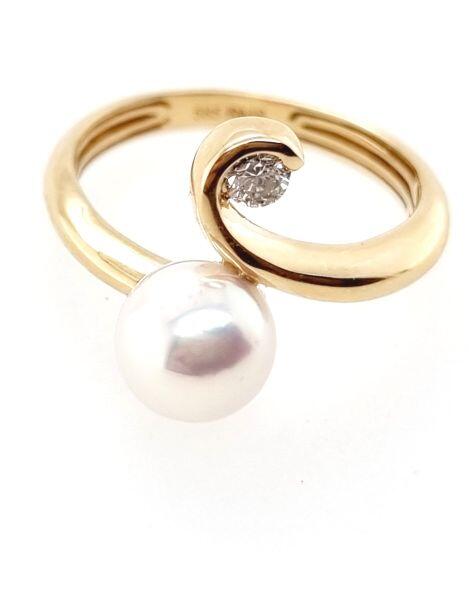 # Bague or jaune 14K avec perle de culture Akoya et 0.10ct diamant naturel
