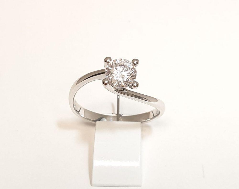 # Bague solitaire or blanc 750/000 avec zircon