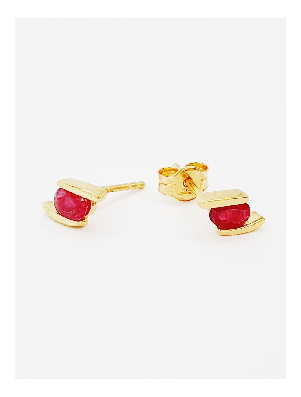 # Boucles d'oreilles or jaune avec 0.50ct rubis