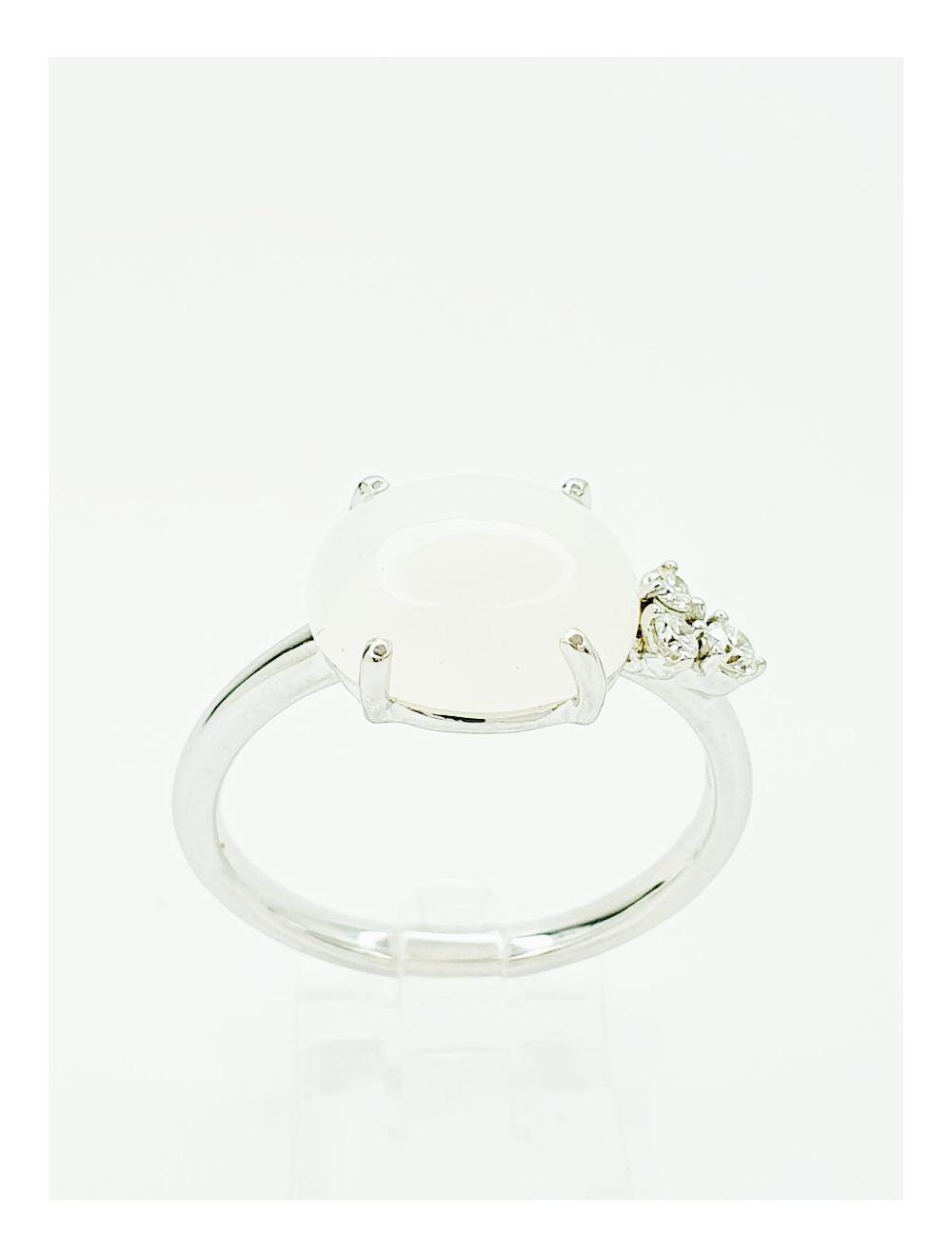 # Bague cabochon or blanc avec 3.35ct pierre de lune et 0.06ct diamants naturels