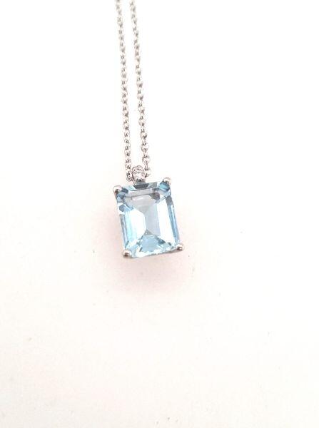 Collier chaîne 45cm or blanc 18K avec aigue-­marine et 0.03ct diamants naturles