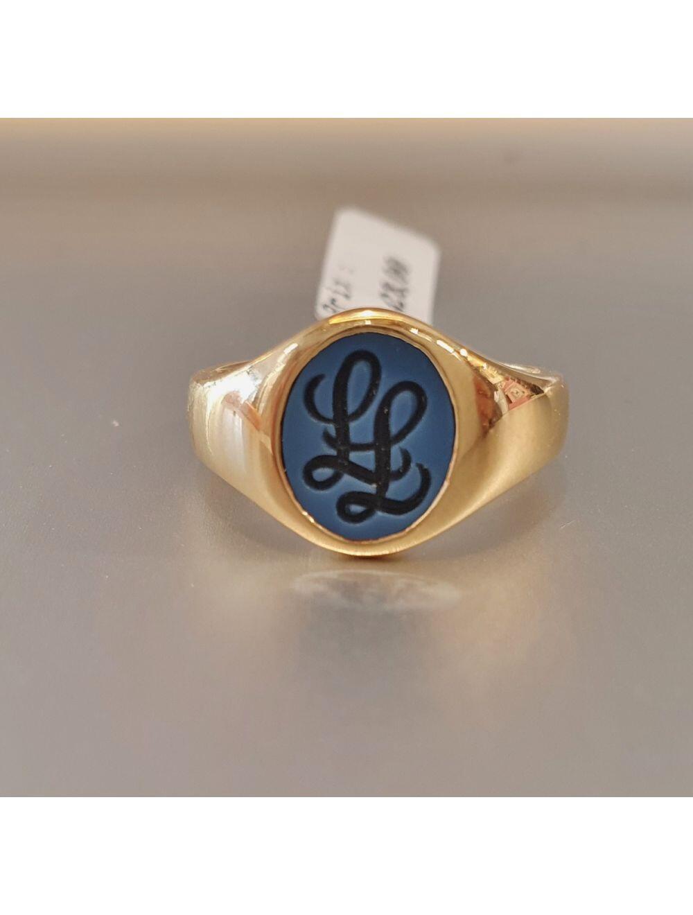 # Bague chevalière, or jaune polie, avec pierre agathe bleu en 2 couches, 2 initiales gravées à la main au choix , ici L L