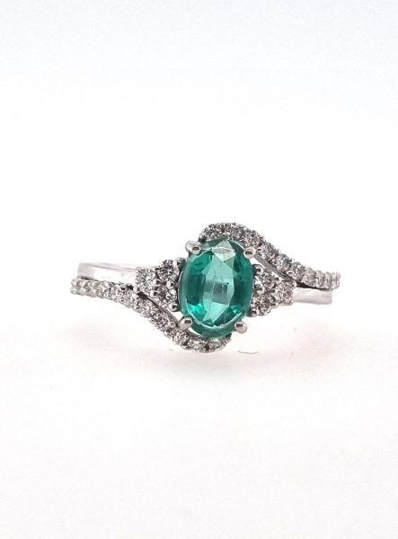 Bague entourage or blanc 18K avec 0.56ct emeraude et 0.115ct diamants naturels