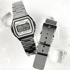 Casio "member edition"  Vintage avec 2 bracelets, acier et nylon