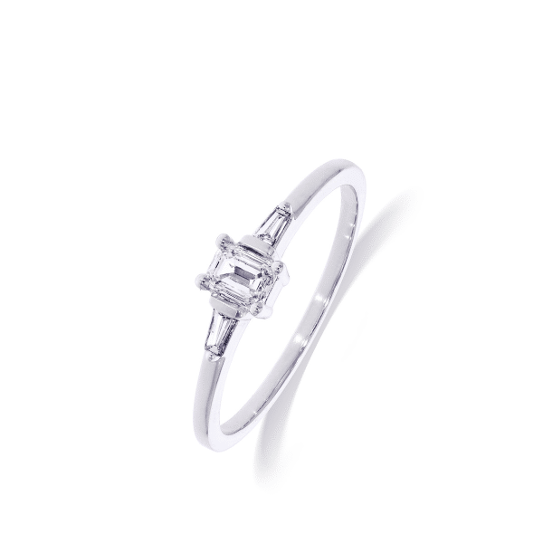 # Bague solitaire or blanc 18K avec 0.06ct diamants Vs F-G naturels + 0.24ct diamant  Vs F-G naturel central
