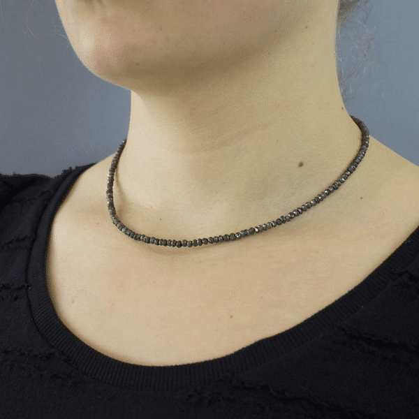 # Collier argent doré 925 avec des Pyrite remplie d'or. La pyrite est une pierre perspicace et favorise la connaissance de soi.