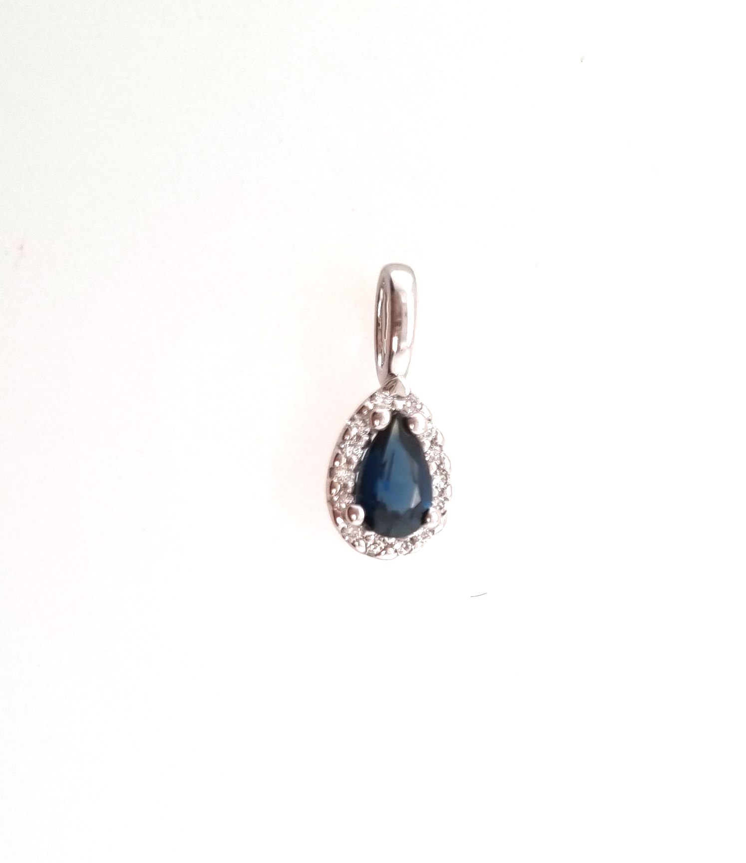 Pendentif or blanc 18K avec saphir et 0.05ct diamants naturels serti griffes or blanc 18K