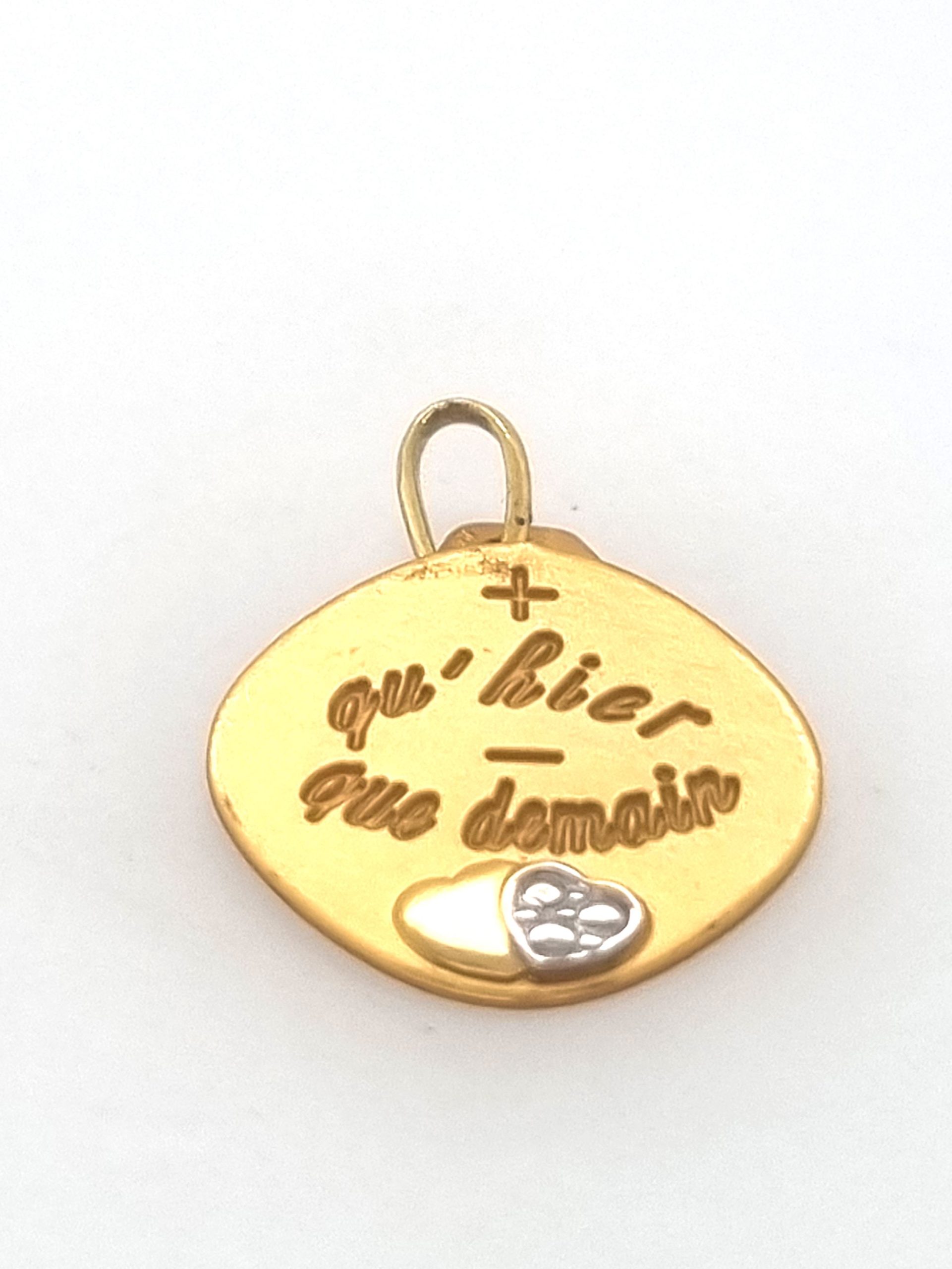 Pendentif médaille or jaune 18K ( +qu'hier - que demain ) et or blanc 18K