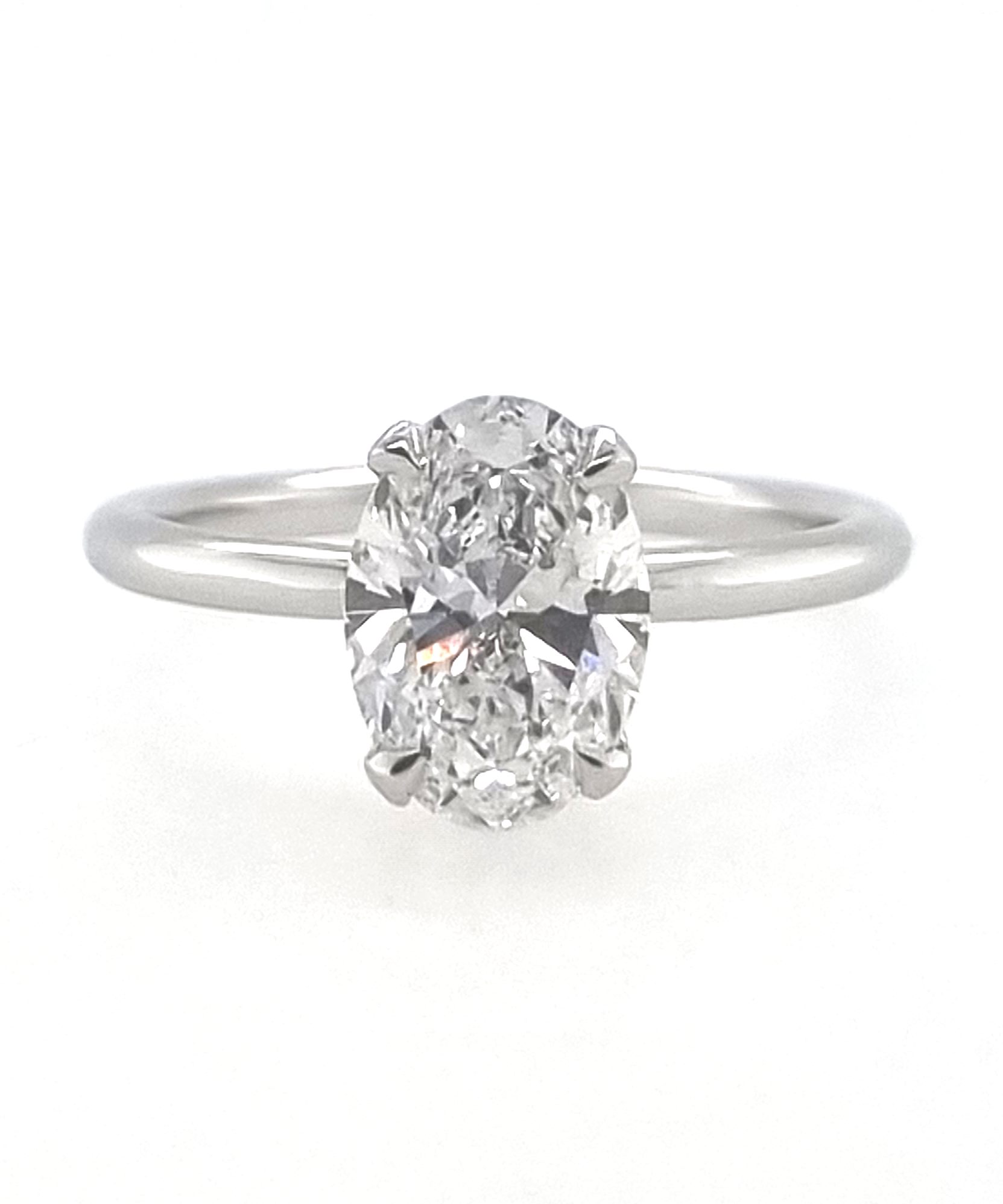 Vendu Bague solitaire or blanc 18k avec 2.01ct diamant oval LAB GROWN VVS2 serti 4 griffes or blanc 18K, diamant laboratoire