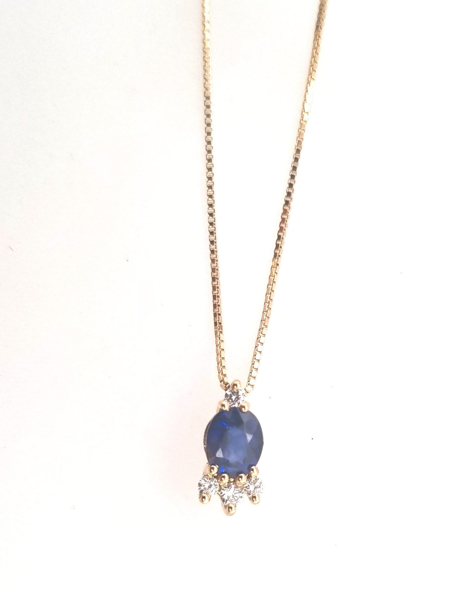 Collier chaîne 42+3cm or jaune 18K avec 0.46ct saphir bleu et 0.06ct diamants naturels