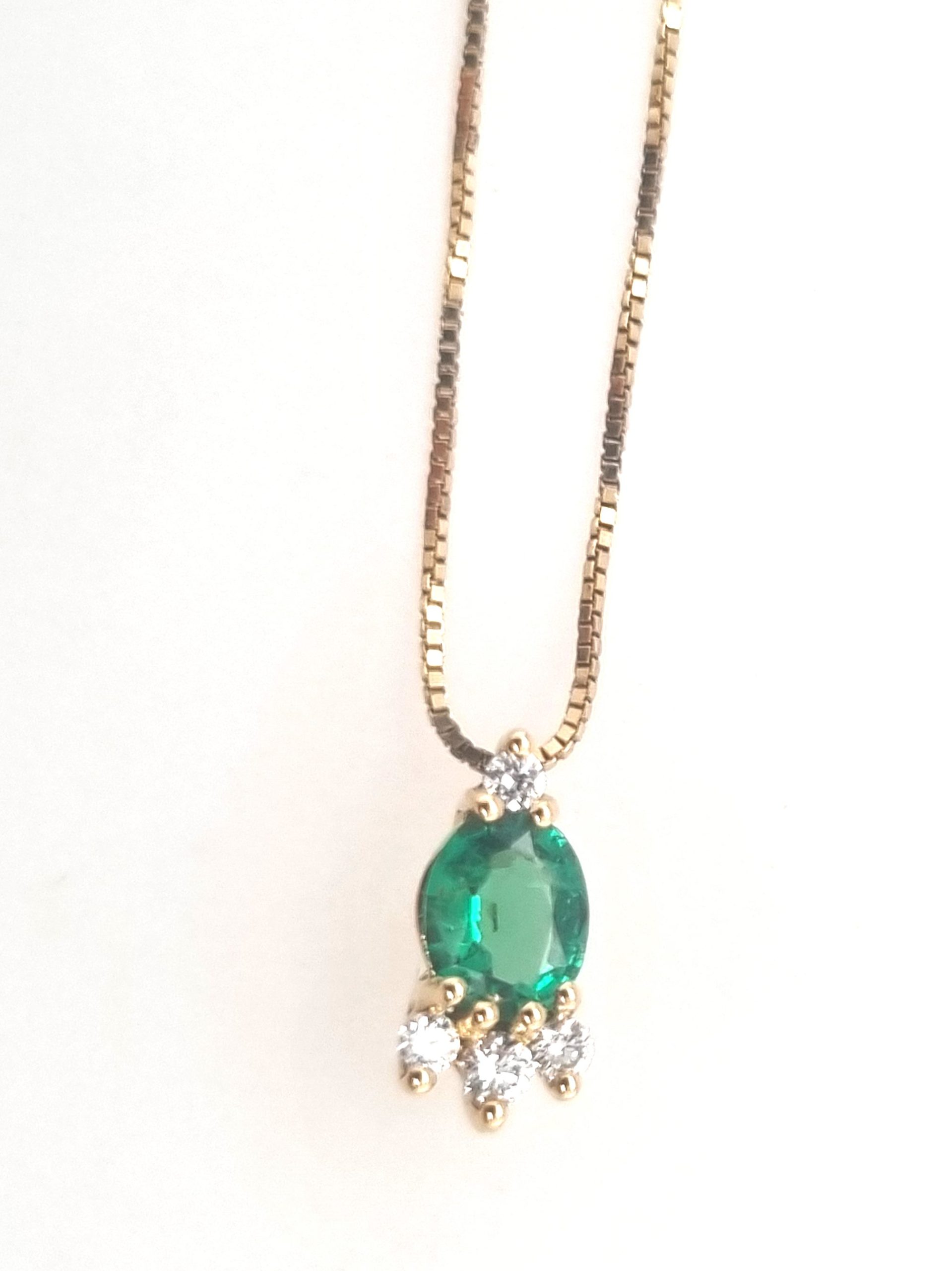 Collier chaîne 42+3cm or jaune 18K avec 0.40ct émeraude et 0.12ct diamants naturels