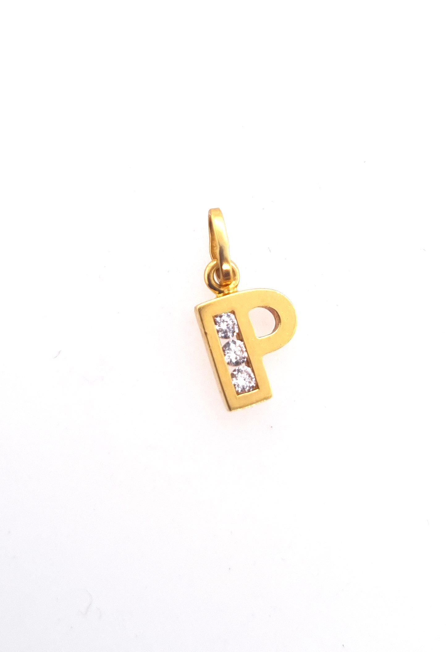 Pendentif lettre " P " or jaune 18K avec zircon