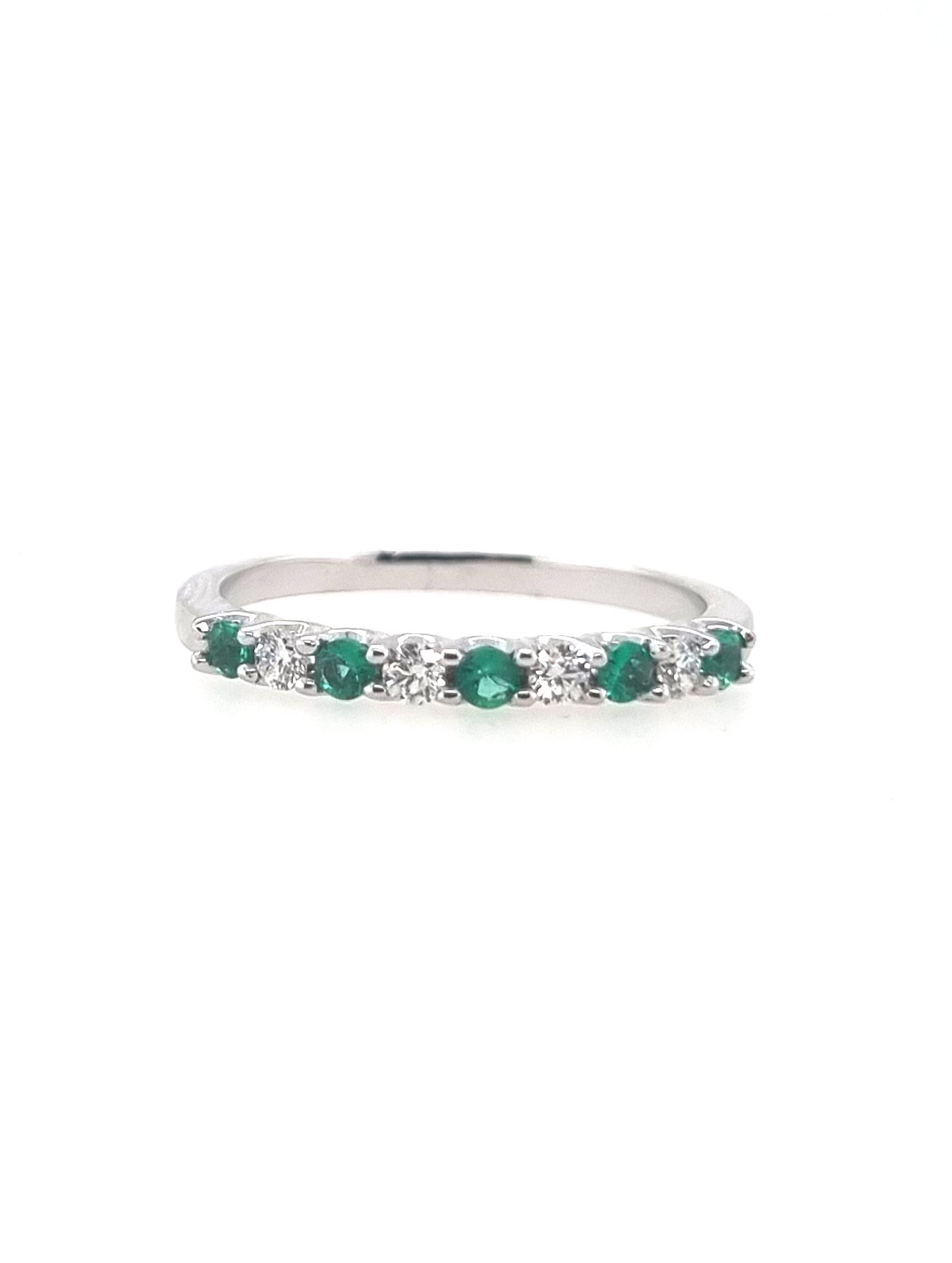 Bague or blanc 18K avec 0.14ct émeraude et 0.13ct diamants naturels