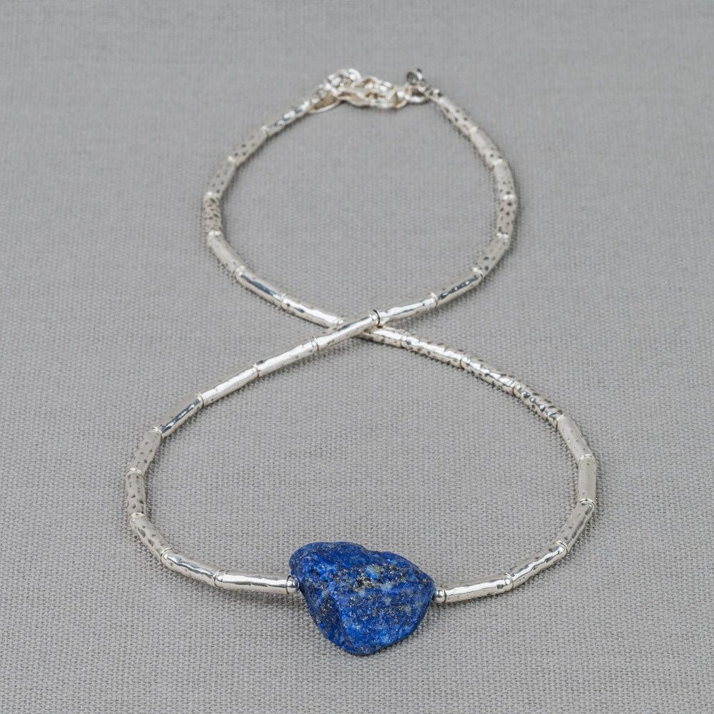 Collier 42+3cm composé de tubes argent 925 en combinaison avec la pierre précieuse lapis