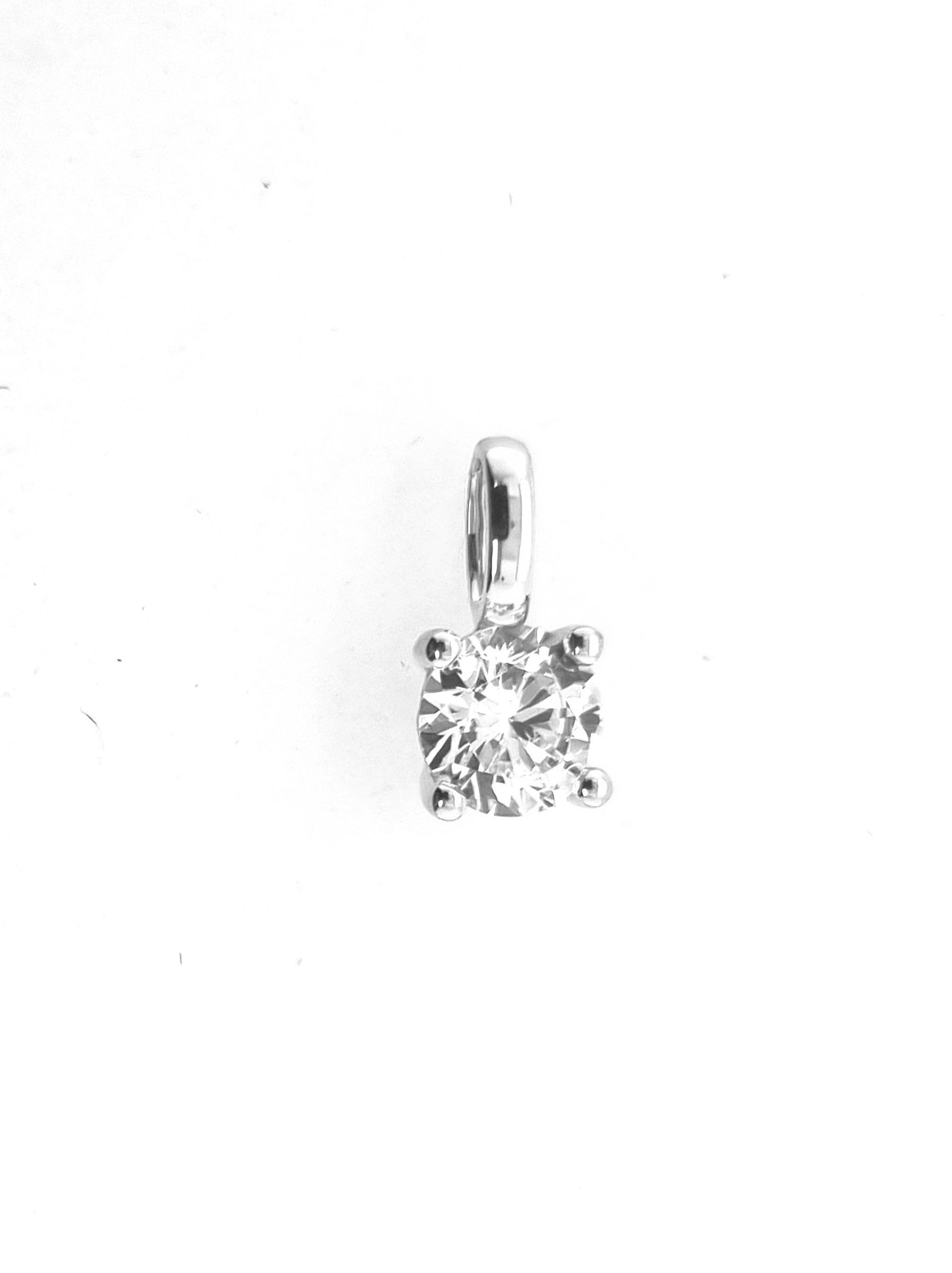 Pendentif or blanc 18K avec 050ct diamant écologique LAB GROWN serti 4 griffes or blanc 18K