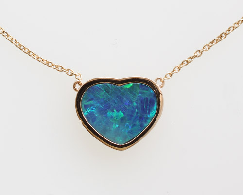 Chaine 45+5cm or jaune 18K avec 1,75ct opal coeur