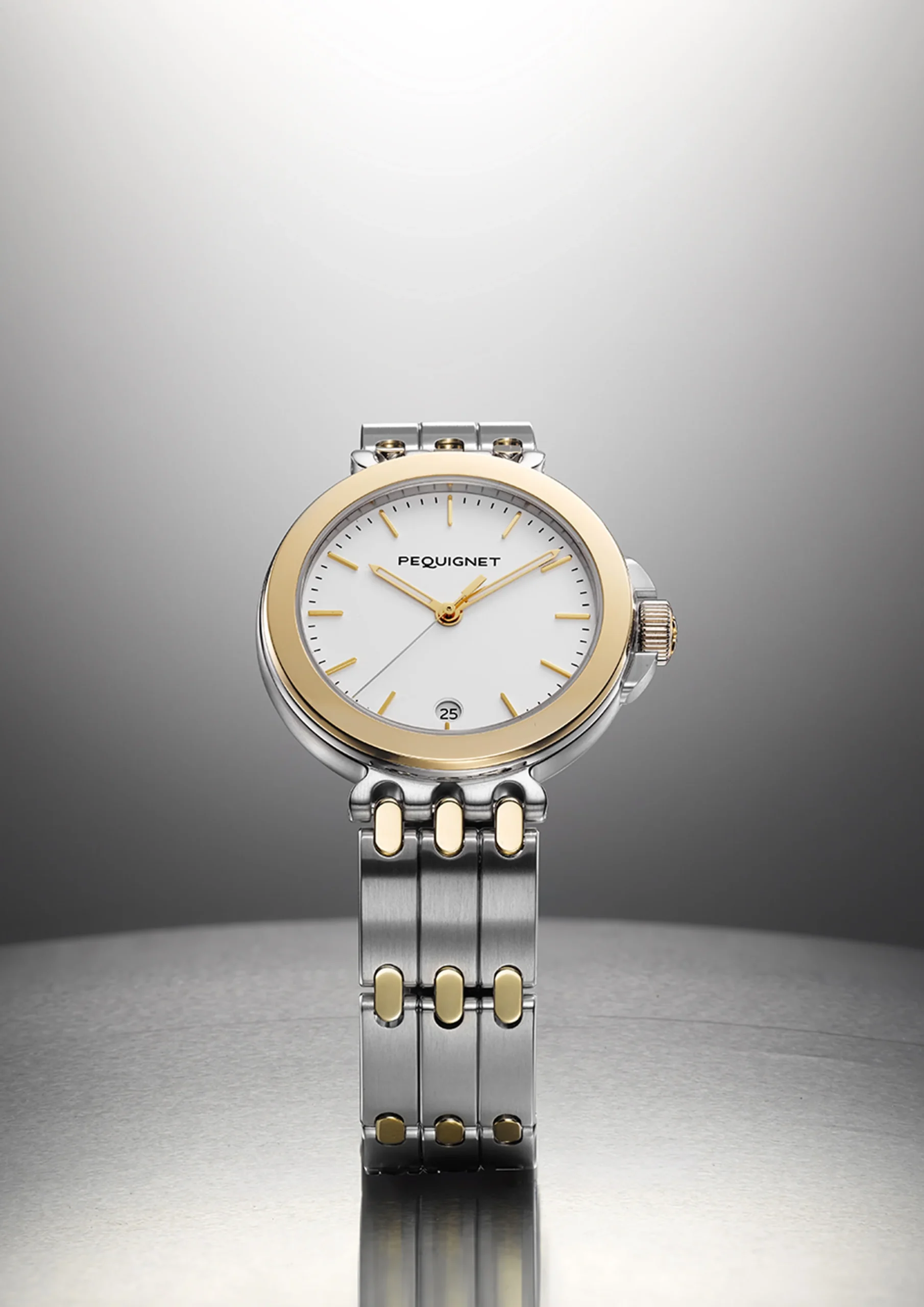 Montre Pequignet Moorea automatique avec réserve de marche 65h, cadran blanc opalin, boîtier 38.5mm acier et 6.40gr or