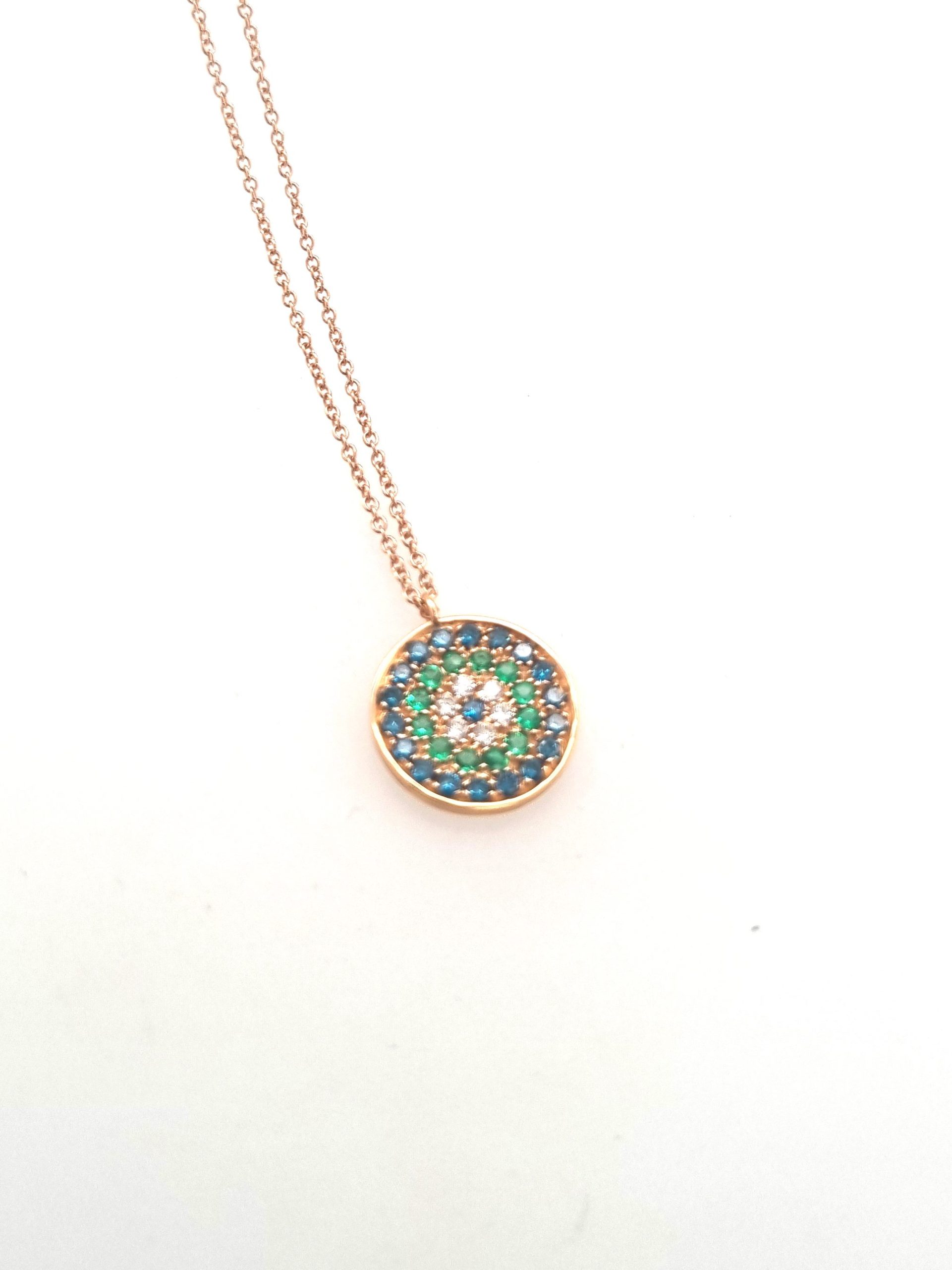 Collier chaîne 45cm or rose 18K avec pendentif rondelle 12mm or rose 18K serti de 0.15ct saphirs vert et 0.31ct diamants naturels blanc et diamants bleu